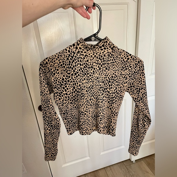 Brandy Melville Leopard Print Turtleneck - Picture 2 of 3